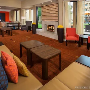 Hotel Courtyard - Busch Gardens